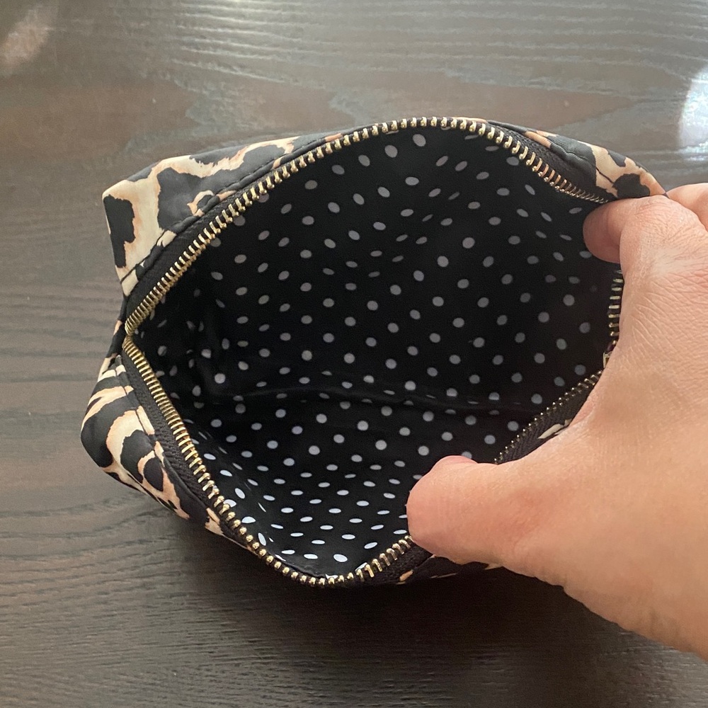 Victoria's Secret Wild Leopard Cosmetic Case - Picture 4 of 4